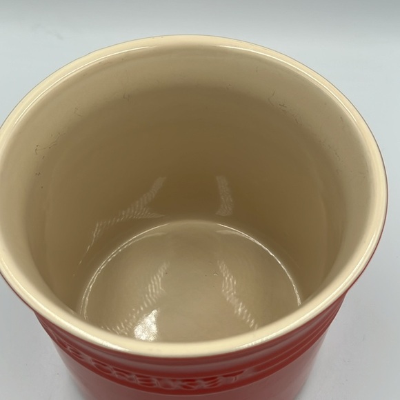 Le Creuset Cherry Red Stoneware Utensil Crock 2.3L | 2.75 QT - Picture 5 of 7